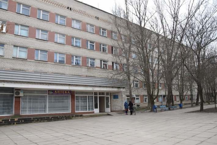 В Запорожской области на лестнице городской больницы обнаружили труп мужчины