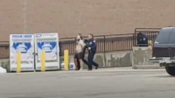 Полиция Атланты задержала в супермаркете вооруженного мужчину