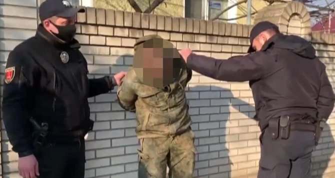 В Одесской области задержали мужчину, который бросался на прохожих с пистолетом (ВИДЕО)