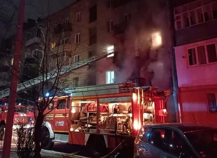 На Прикарпатье при пожаре в пятиэтажке погиб мужчина