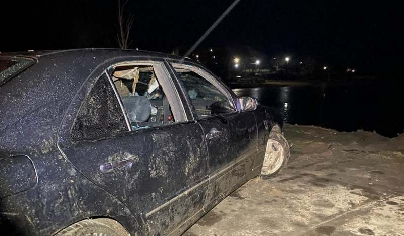 В Одесской области автомобиль Mercedes слетел в реку