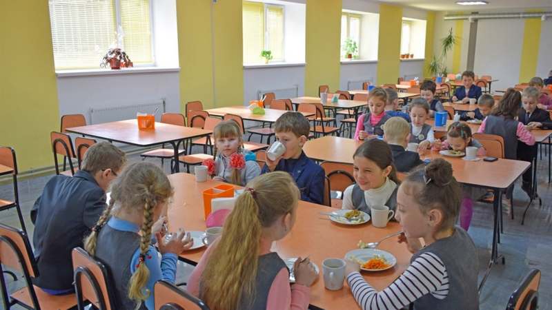 Кабмин утвердил новую систему питания в украинских школах