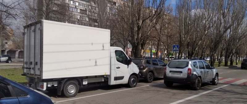 В центре Николаева грузовик врезался в «Рено»