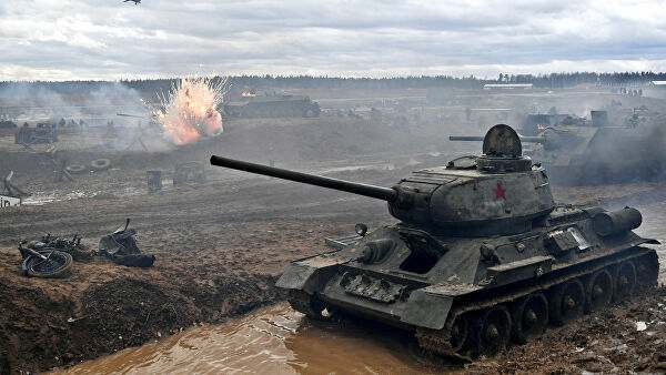 В Чехии местный житель сдал полиции розовый танк и артиллерийскую установку (ФОТО)