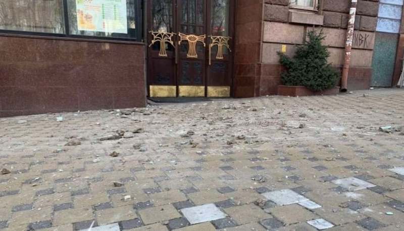 В центре Киева обвалился фасад здания (ФОТО)