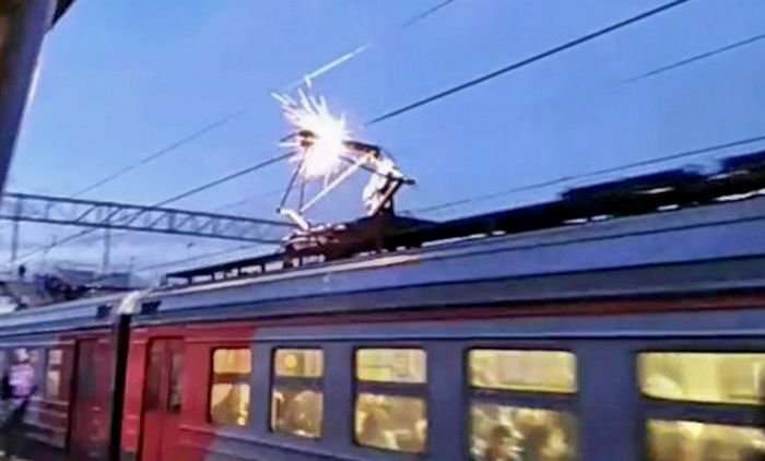 В Одессе подросток попал в реанимацию после прогулки по крыше поезда