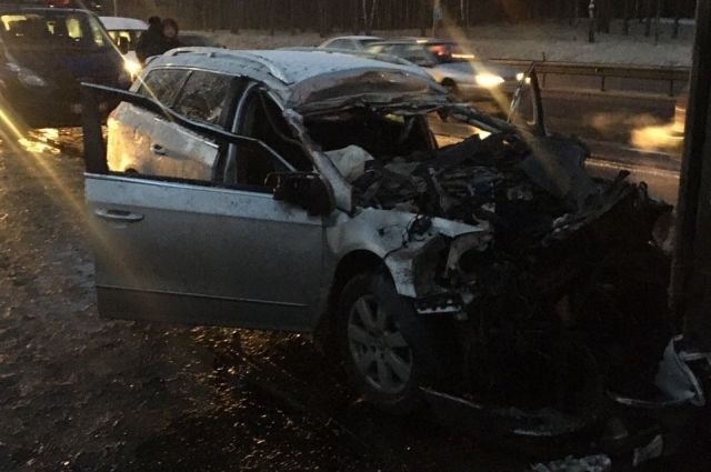 Под Киевом Volkswagen влетел под грузовик, погиб водитель