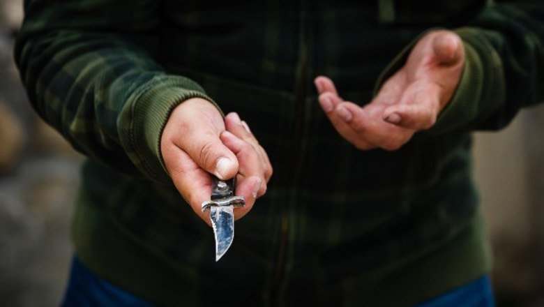 В Мелитополе молодого мужчину изрезали ножом