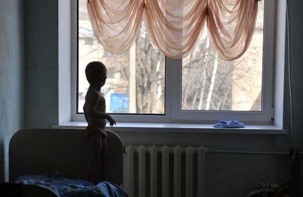 На Харьковщине мать бросила маленьких детей самих и уехала на заработки в Киев