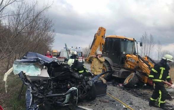 В столкновении трактора и легковушки на Харьковщине погиб водитель авто