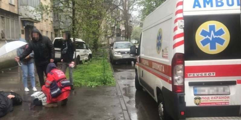 Пожилой водитель сбил пешехода на тротуаре в Одессе