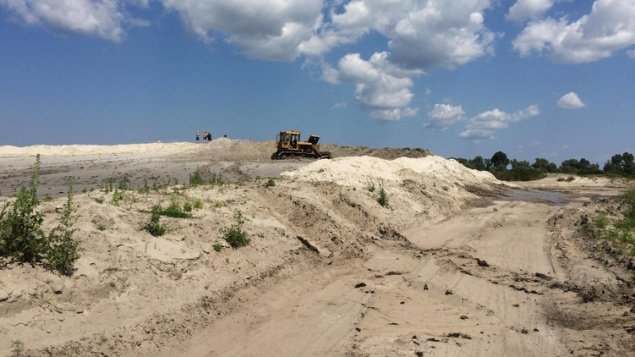 В Киеве предприниматель незаконно продавал добытый песок