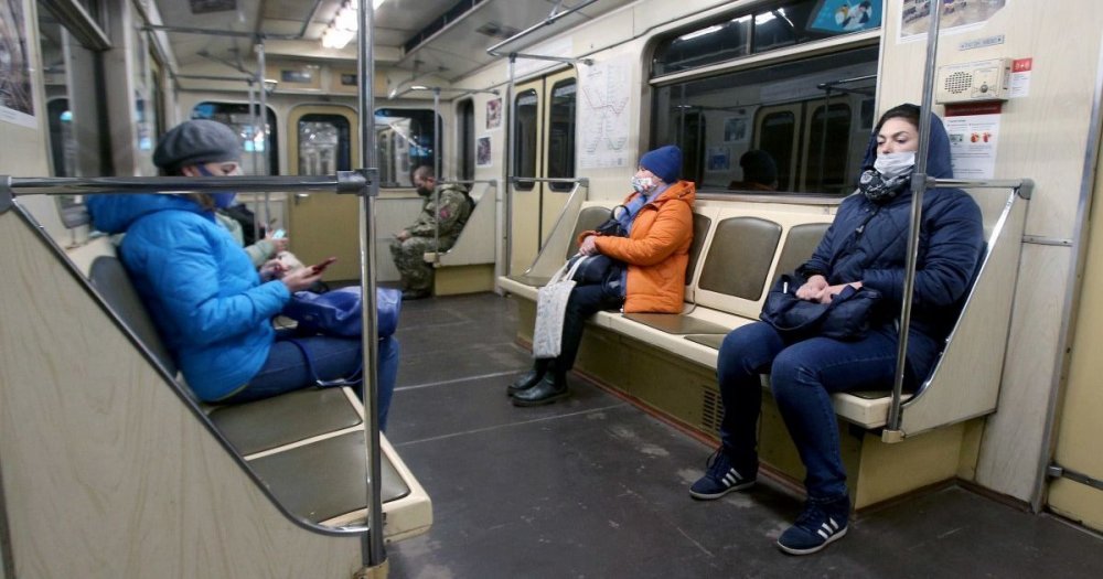 В разгар карантина в метро Киева пробрались подростки (ВИДЕО)