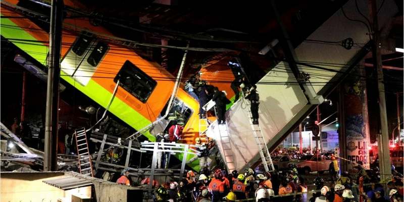 В Мехико обрушился мост метро: 15 погибших и десятки травмированных