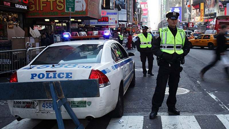 В центре Нью-Йорка неизвестный открыл стрельбу