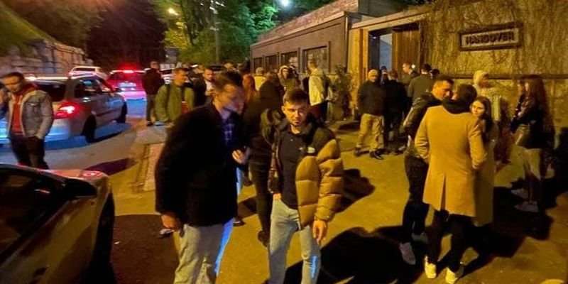 В Киеве "накрыли" ночной клуб с двумя сотнями нарушителей карантина