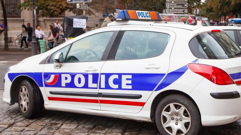 Женщина напала с ножом на полицейского во французском Бордо