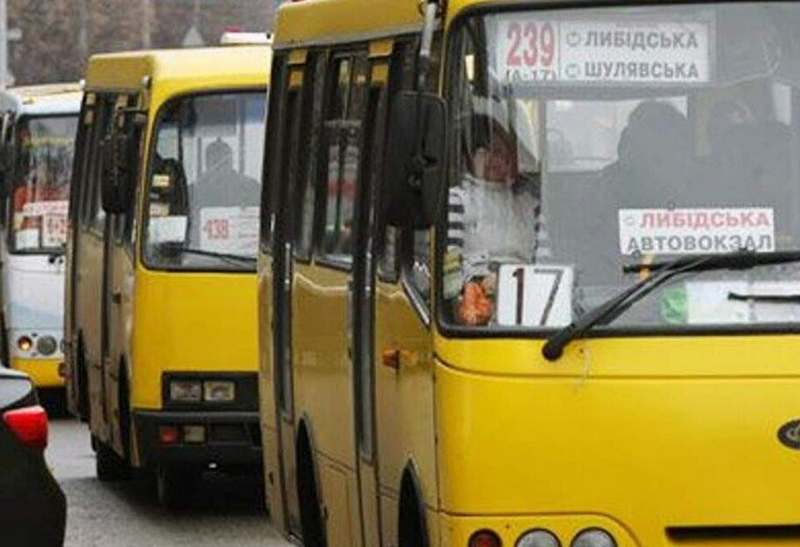 В Киеве водитель маршрутки отметился хамской выходкой (ВИДЕО)
