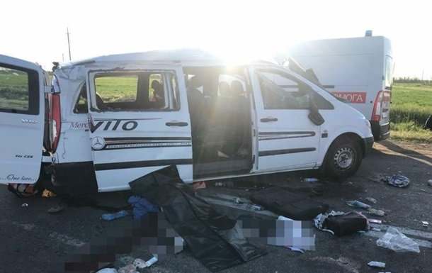 В Запорожской области легковушка врезалась в микроавтобус
