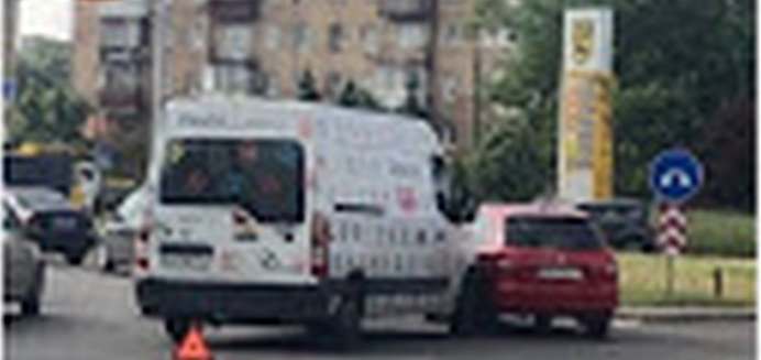 В Киеве на расстоянии 100 метров произошло сразу два ДТП (ФОТО)