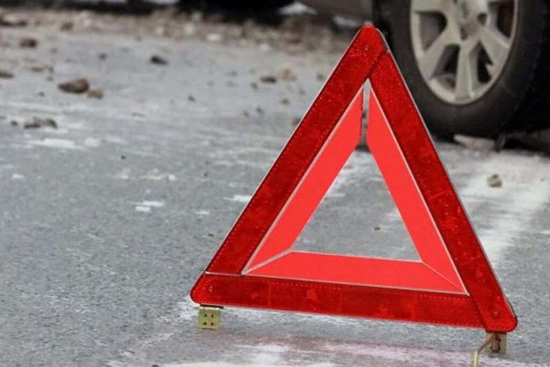 В Запорожье перевернулся автомобиль: пострадала девочка 16 лет