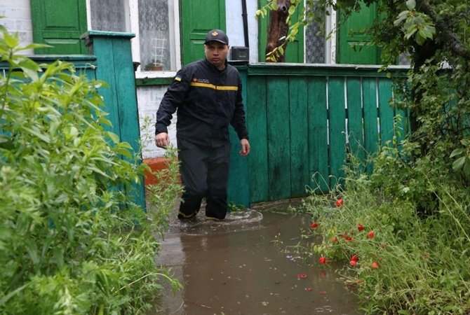В Донецкой области из-за ливней едва не прорвало дамбу