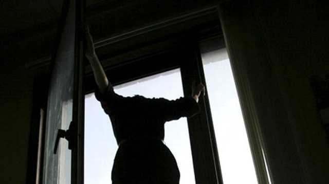 В Харькове молодая девушка выбросилась из окна