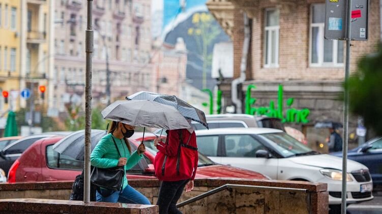 Неделя в Украине начнется с грозовых дождей
