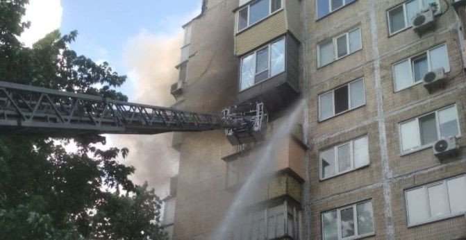 В Киеве вспыхнула квартира в многоэтажке