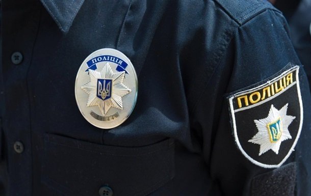 В Киеве возле метро обнаружили тело женщины (ФОТО)