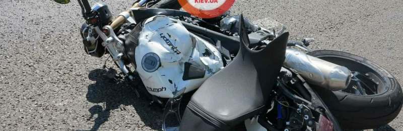В Киеве легковушка сбила мотоциклиста