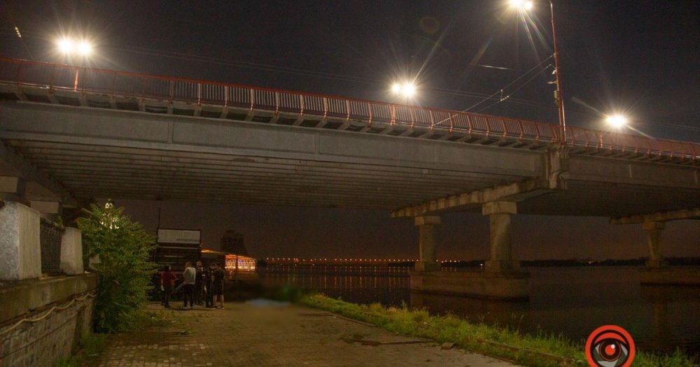 В Днепре девушка спрыгнула с Нового моста и погибла