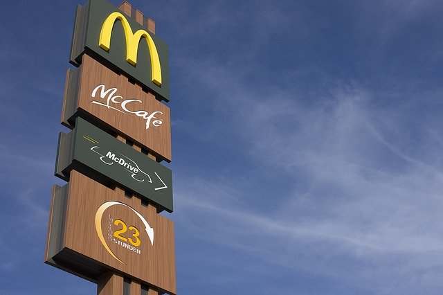 Американец не нашел в заказе соус и пригрозил взорвать McDonald’s