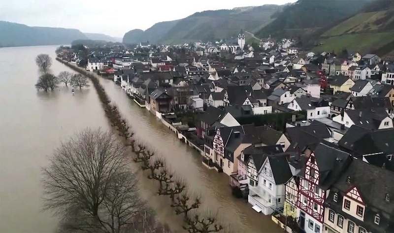 Очевидцы показали страшные последствия наводнения в Европе (ФОТО)