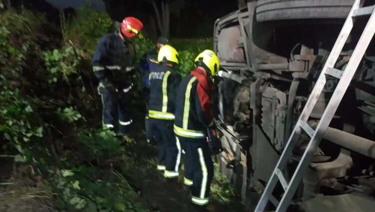 Пассажирский автобус "Киев-Вроцлав" сбил пешехода и опрокинулся в кювет (ФОТО)