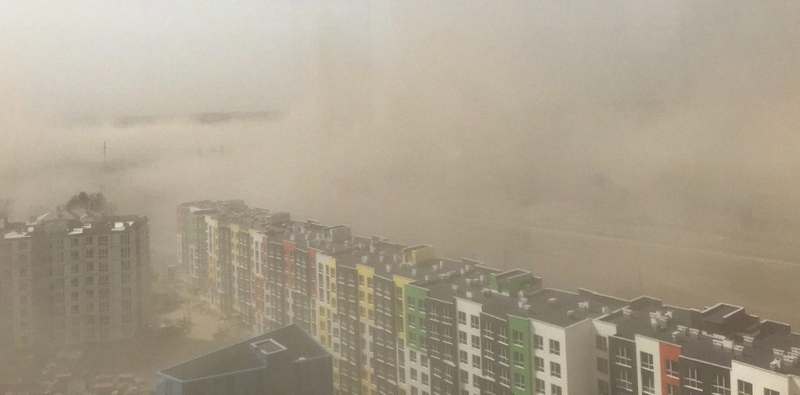 Киев накрыла пылевая буря (ВИДЕО)