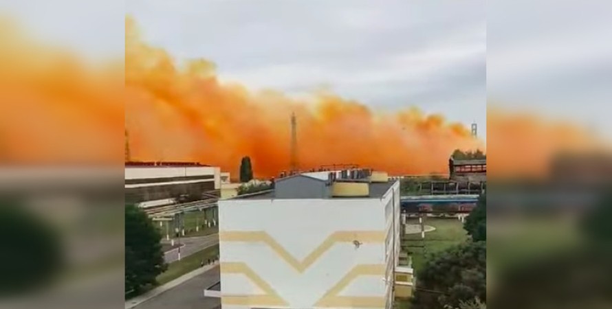 На заводе РовноАзот произошла авария, в воздух поднялось оранжевое облако (ВИДЕО)
