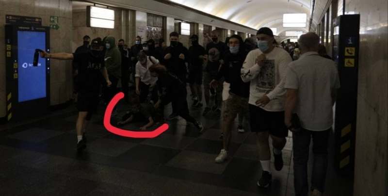 В киевском метро произошла массовая драка между радикалами и анархистами (ВИДЕО)