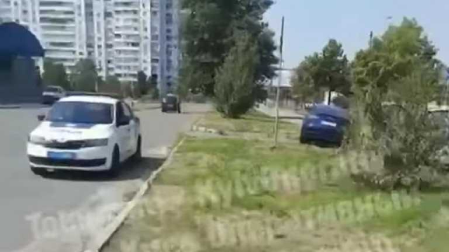 Учился водить: в Киеве девятилетний мальчик на Tesla совершил ДТП (ВИДЕО)