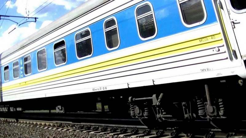 Под Одессой женщина бросилась под пассажирский поезд