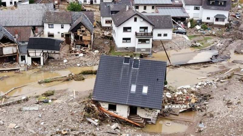 Масштабные наводнения в Германии уже унесли 175 жизней (ФОТО)