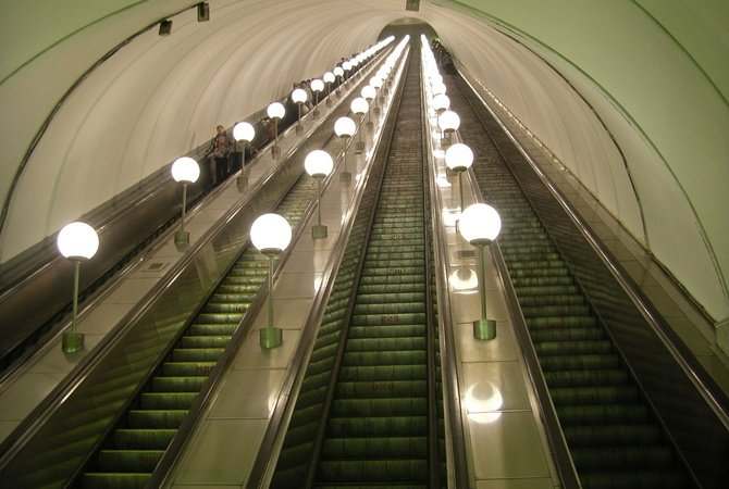 В Киеве пассажиры метро подрались на эскалаторе (ВИДЕО)