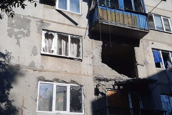 На Донбассе под обстрел попала многоэтажка в Красногоровке
