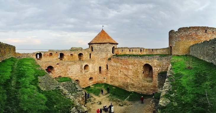 В Одесской области турист упал со стены Аккерманской крепости прямо в ров (ФОТО)