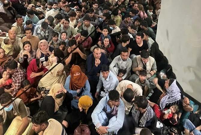 Грузовой самолет США эвакуировал сразу 640 беженцев из Кабула (ФОТО)