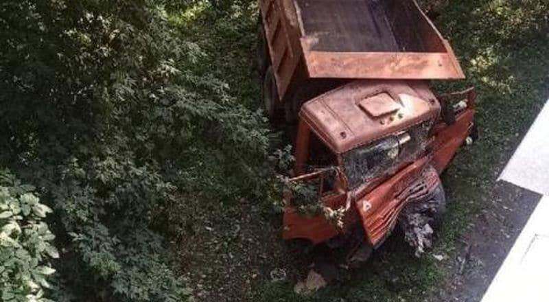 В Донецке грузовик врезался в жилой дом