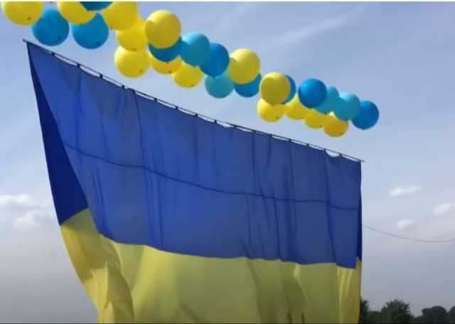 В оккупированном Крыму в небо подняли флаг Украины