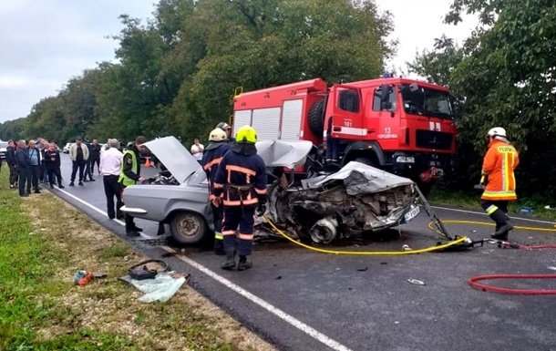 На Прикарпатье столкнулись два легковых авто, погибла женщина (ФОТО)