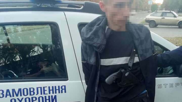 В Днепропетровской области вооруженный мужчина пытался проникнуть в магазин