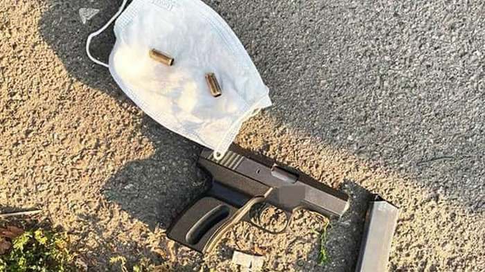 В Киеве пьяный мужчина открыл стрельбу из пистолета "Форт"